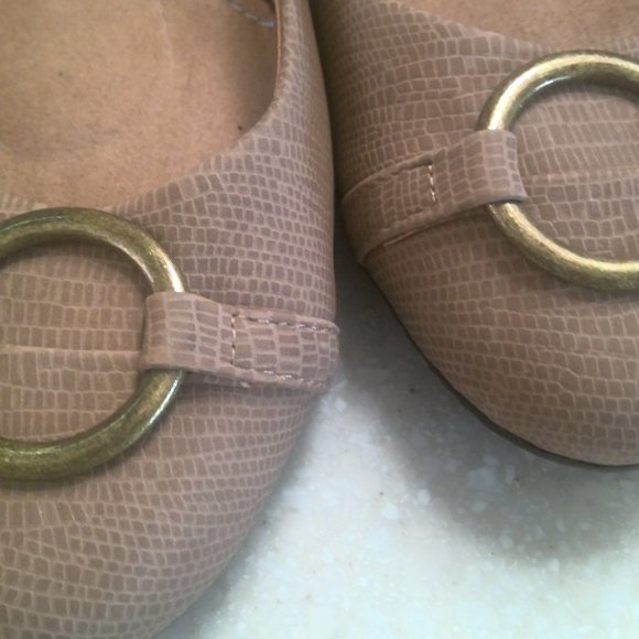 ANNIE COMFORT TAN BALLET STYLE SHOES WITH GOLD TONE O RING ON TOP OF SHOE-6 - Picture 6 of 8